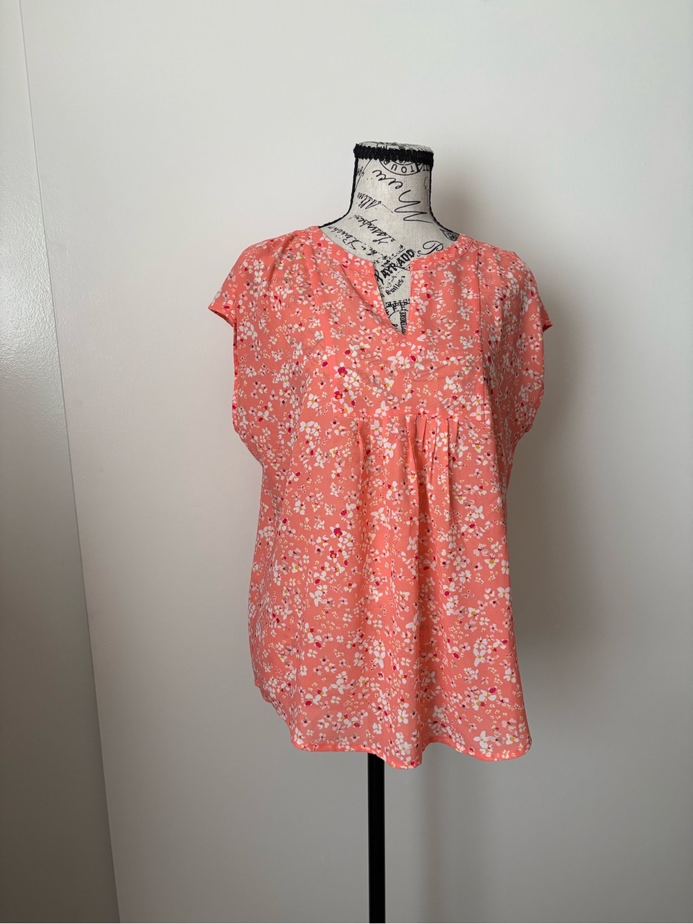 Liz Claiborne Coral Floral V-Notch Blouse